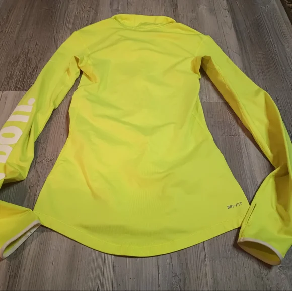 Nike Top - Picture 4 of 5